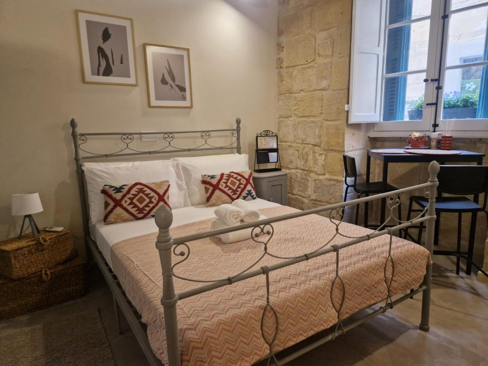 12 -16 , Pacifiku Scicluna Birgu Buitenkant foto